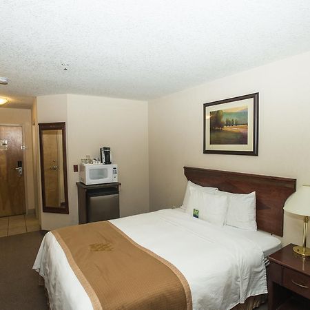 Lakeview Inns & Suites - Chetwynd 외부 사진