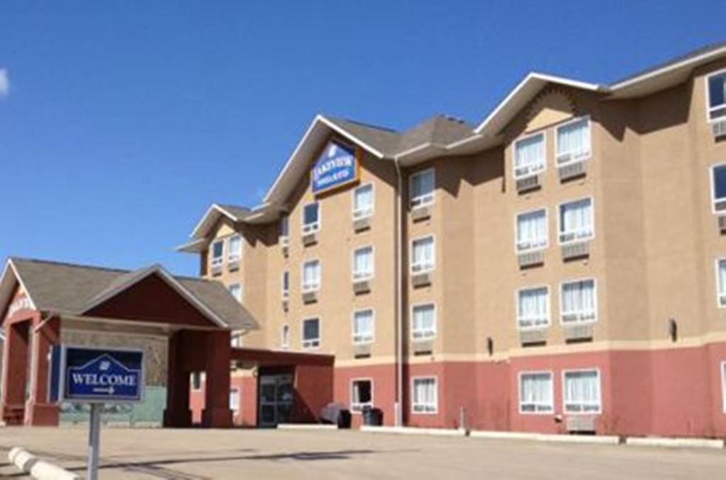 Lakeview Inns & Suites - Chetwynd 외부 사진