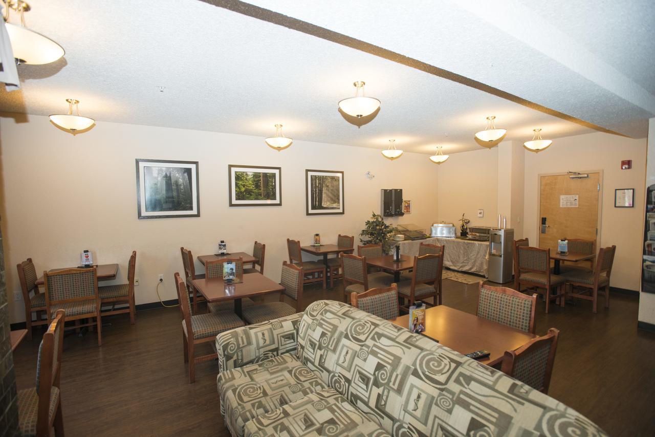 Lakeview Inns & Suites - Chetwynd 외부 사진